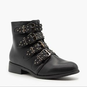 Reneeze Shoes Black Studded Boots Purchased from Vici US size 5.5